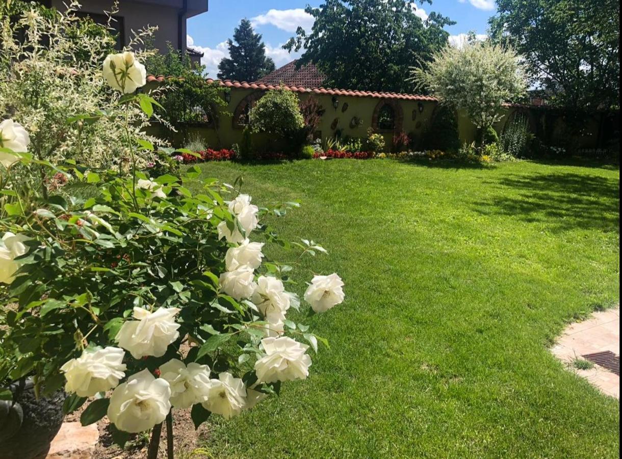 Lux Garden Home D Kumanovo Kültér fotó