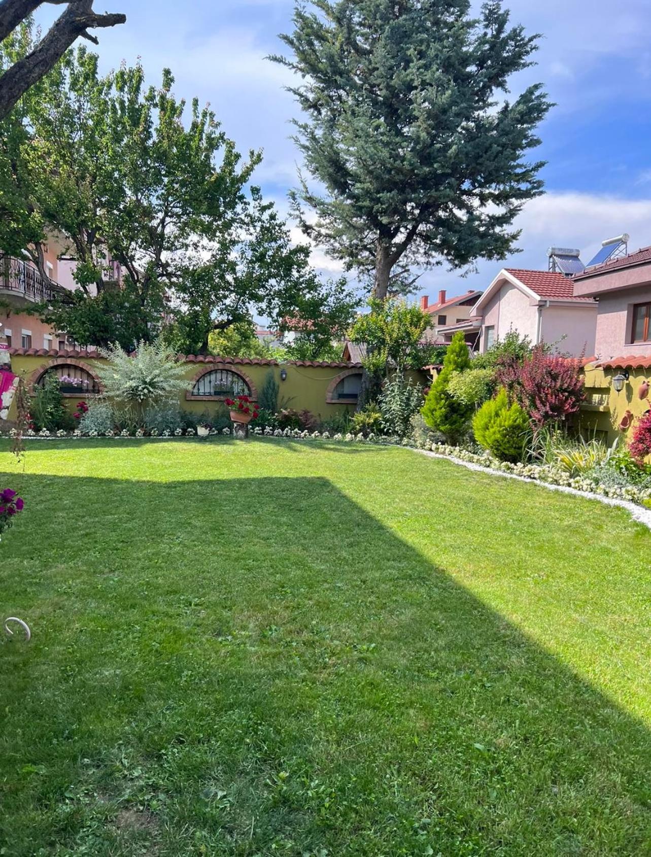 Lux Garden Home D Kumanovo Kültér fotó